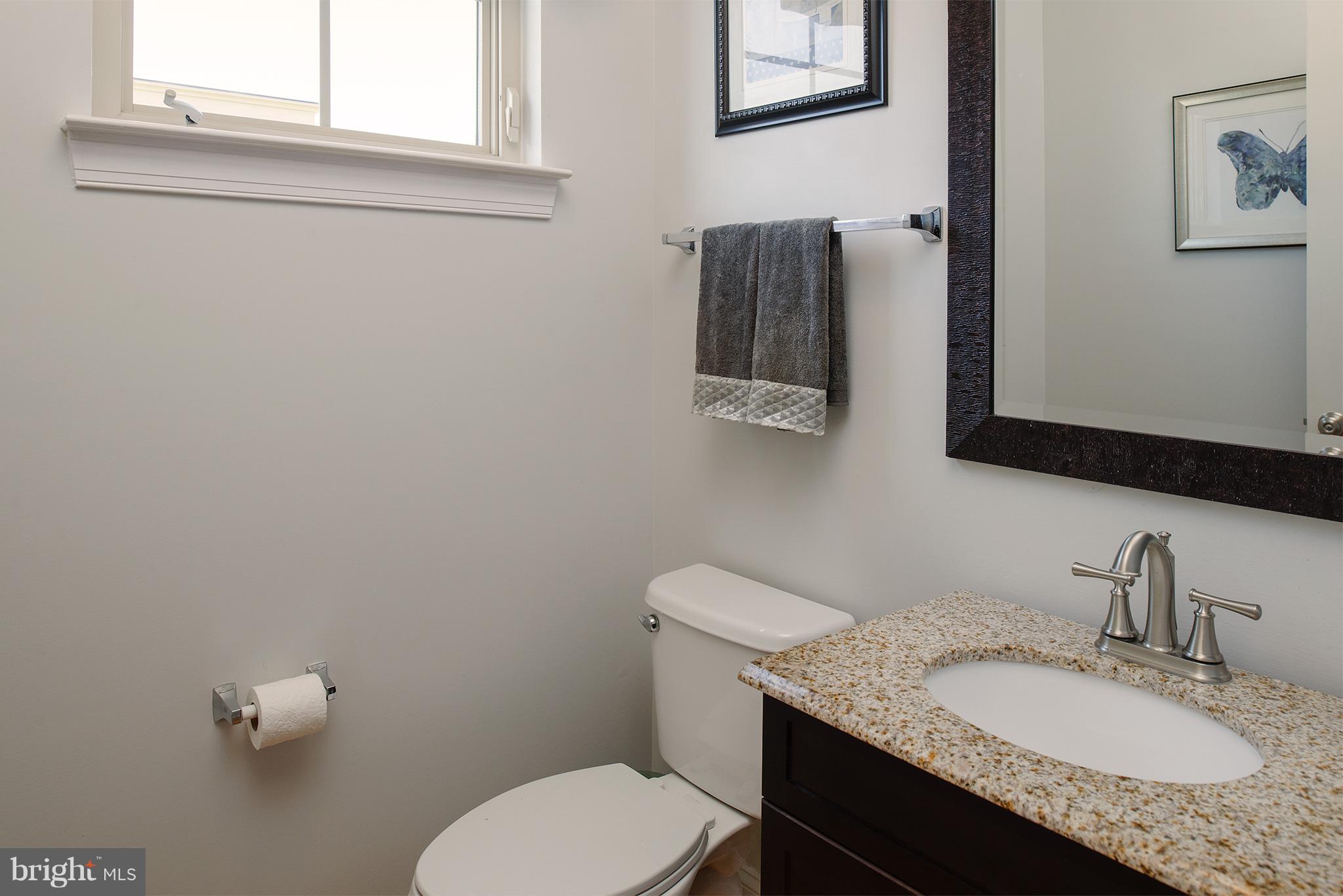 42264 Rhett Drive Ashburn, VA 20148 - Photo 14 of 26 Bath