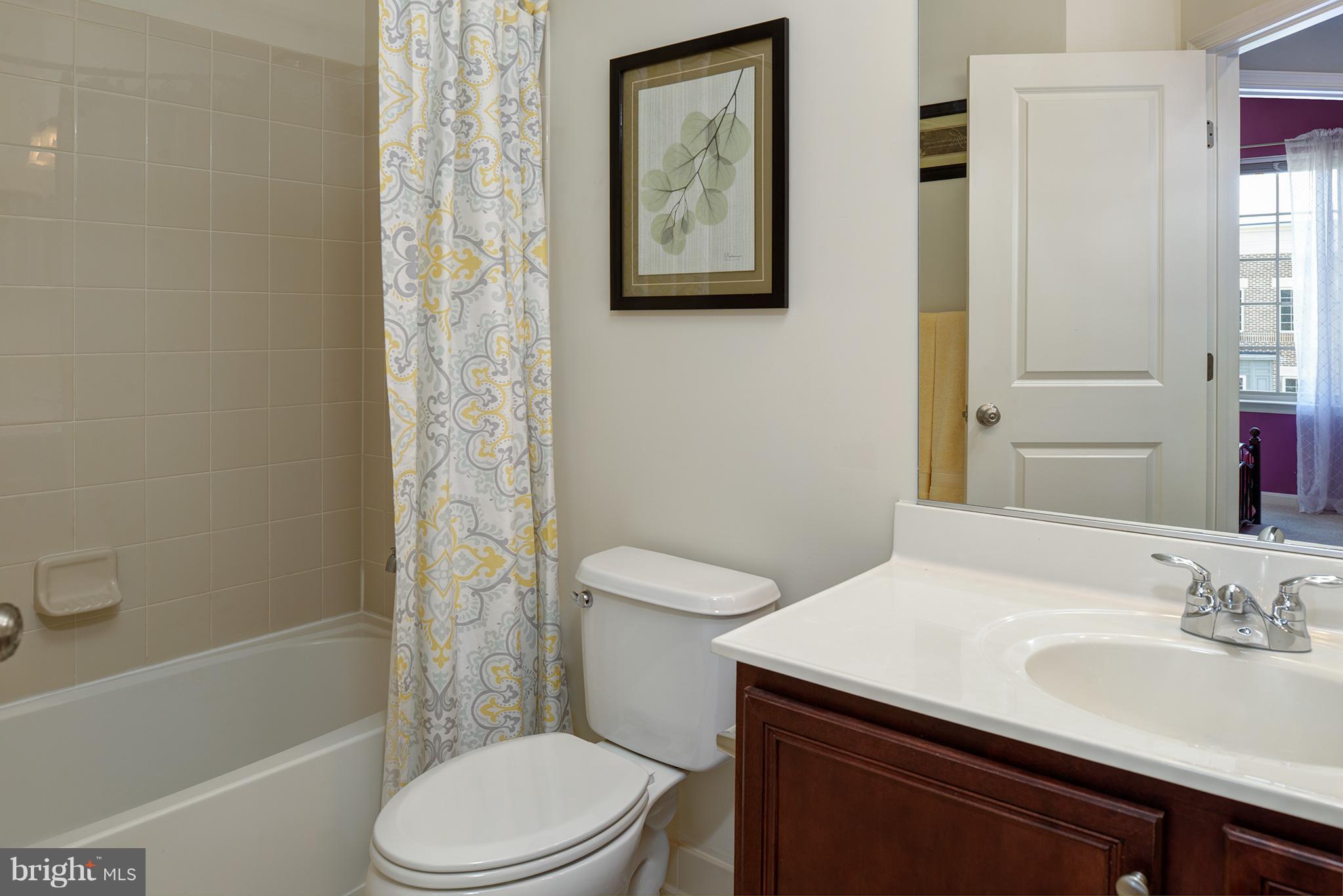 42264 Rhett Drive Ashburn, VA 20148 - Photo 20 of 26 Bath