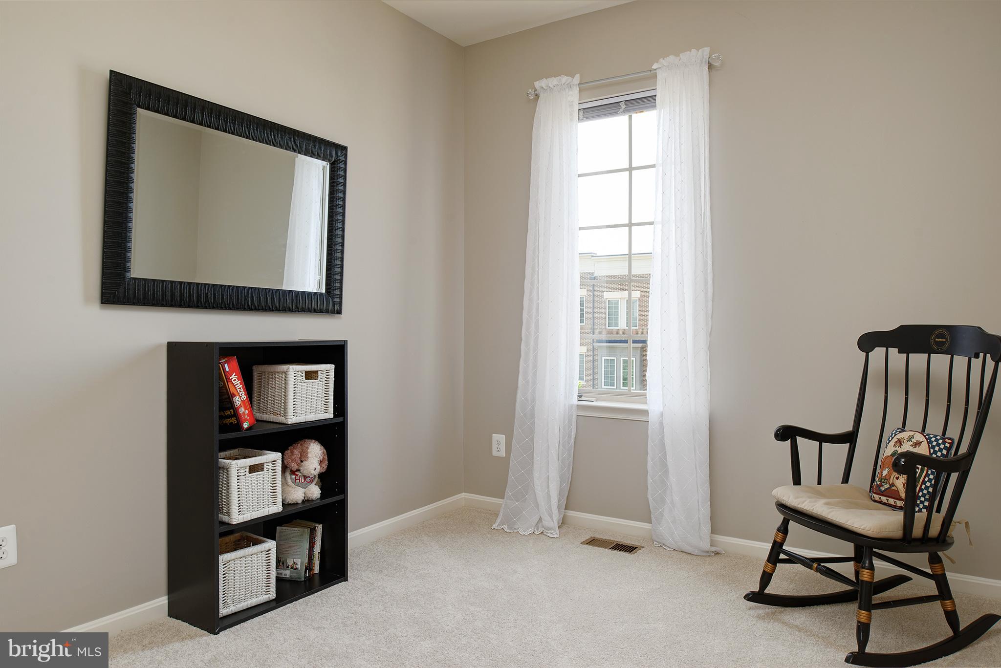 42264 Rhett Drive Ashburn, VA 20148 - Photo 21 of 26 Bedroom