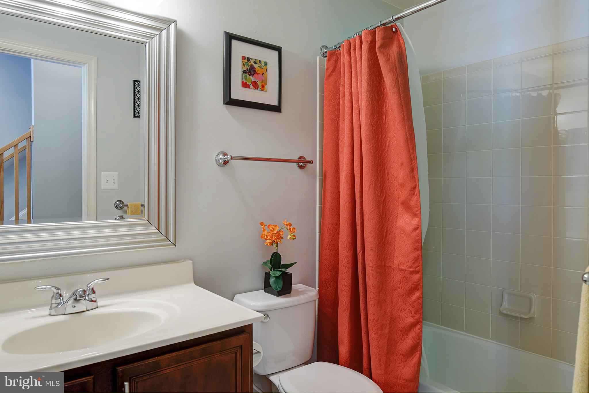 42264 Rhett Drive Ashburn, VA 20148 - Photo 25 of 26 Bath