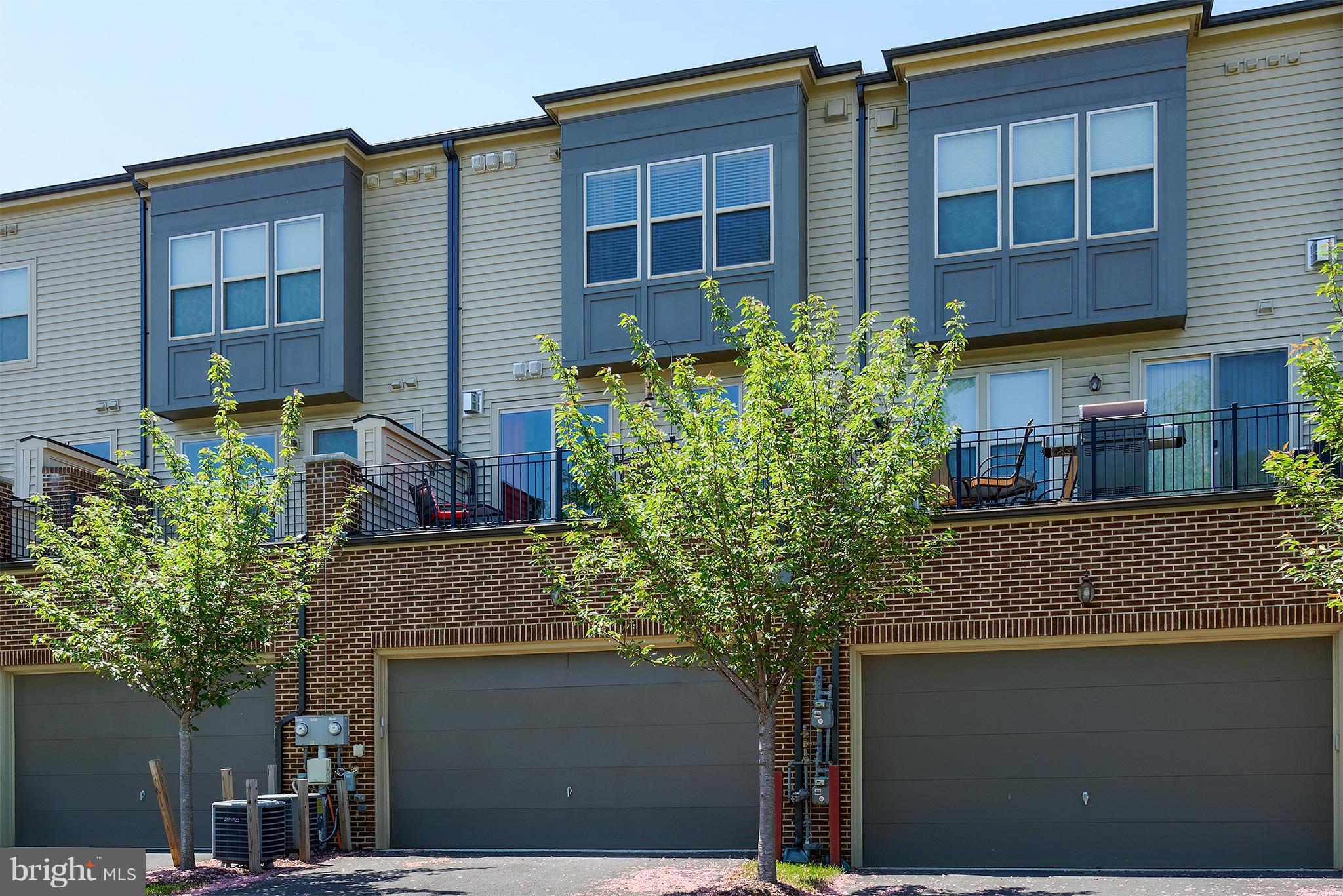 42264 Rhett Drive Ashburn, VA 20148 - Photo 4 of 26 Exterior (Rear)