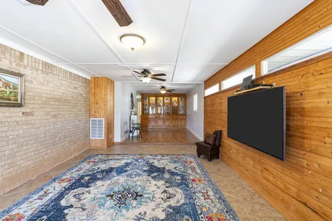 a view of a house with backyard