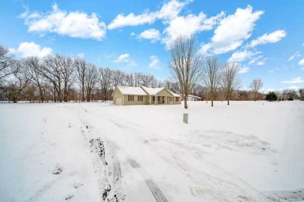 $300,000 | 139 Avery Drive, Hanover, MI 49241