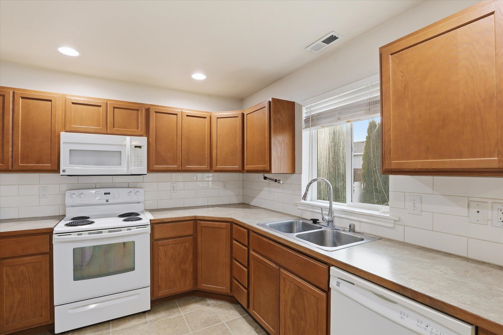 2015 Bell Street Spokane Valley, WA 99016 - Photo 9 of 39