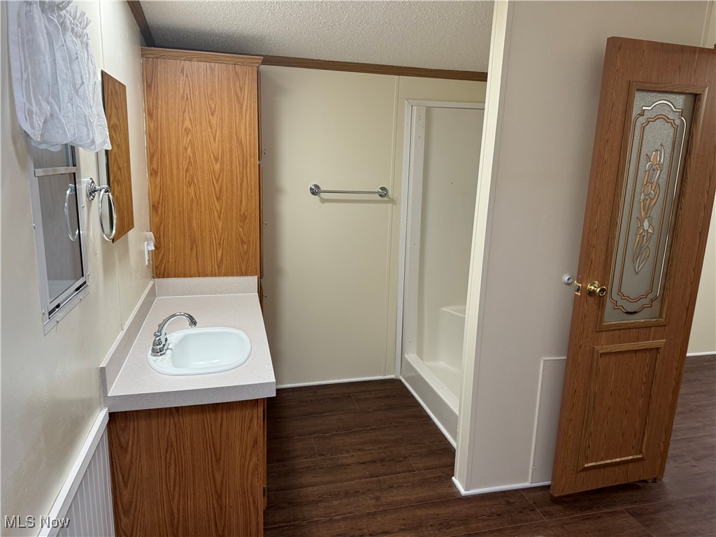 14980 Sprucevale Road, Unit 105 East Liverpool, OH 43920 - Photo 16 of 16 Large masterbath