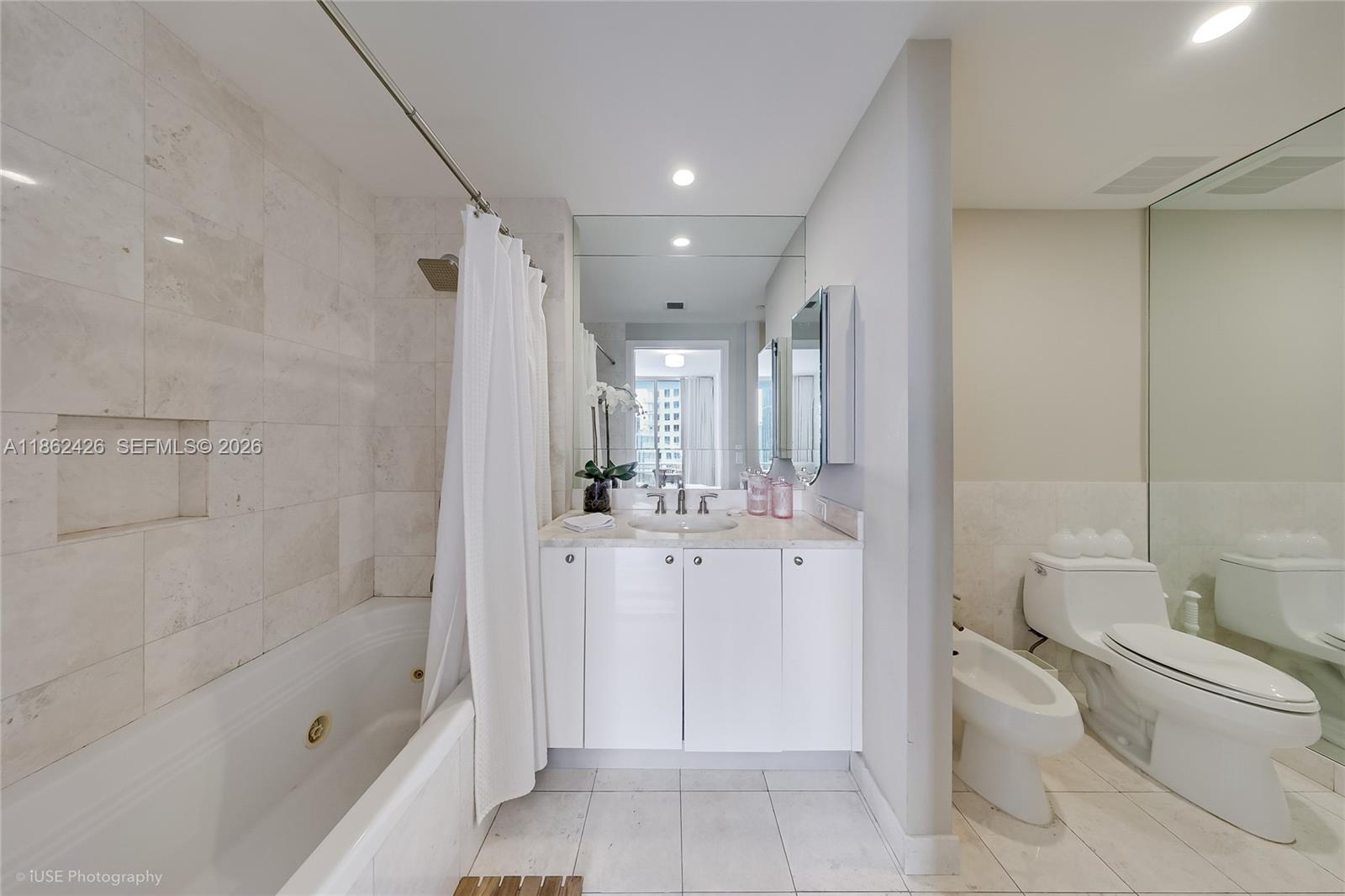 901 Brickell Key Boulevard, Unit 2701 Miami, FL 33131 - Photo 15 of 29