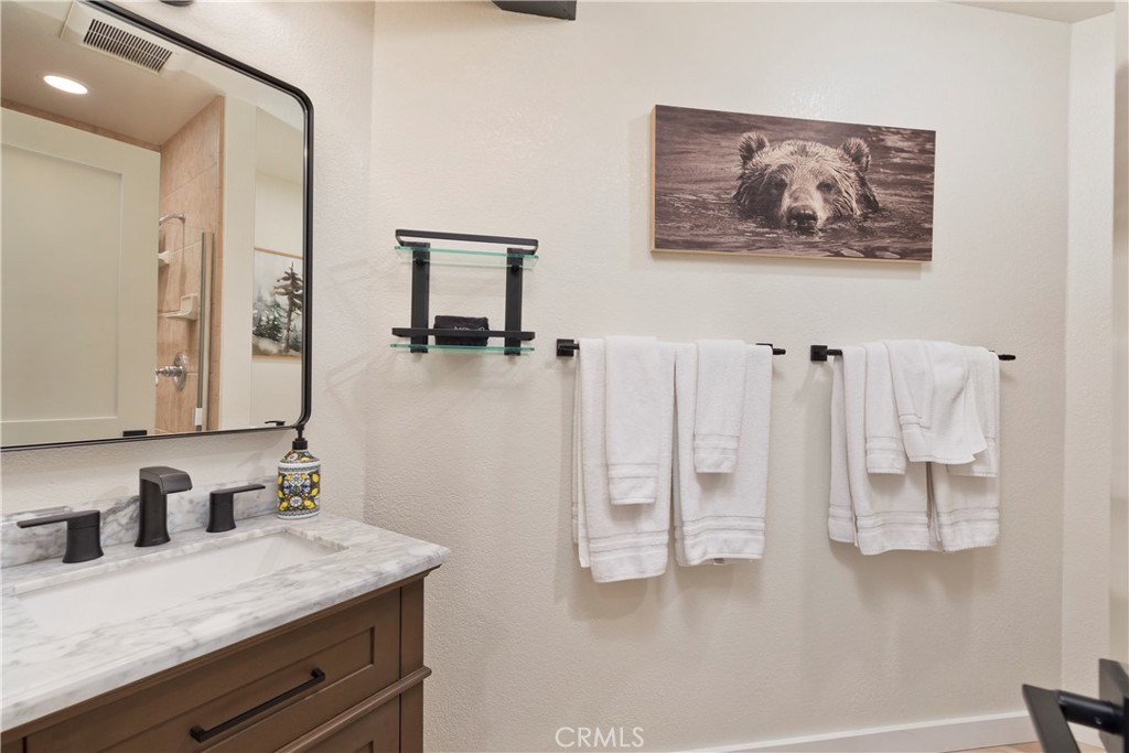 362 Old Mammoth Road, Unit 47 Mammoth Lakes, CA 93546 - Photo 12 of 39 Main Level Full Bathroom