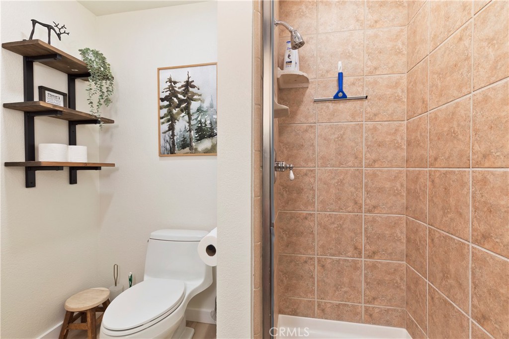 362 Old Mammoth Road, Unit 47 Mammoth Lakes, CA 93546 - Photo 13 of 39 Main Level Full Bathroom