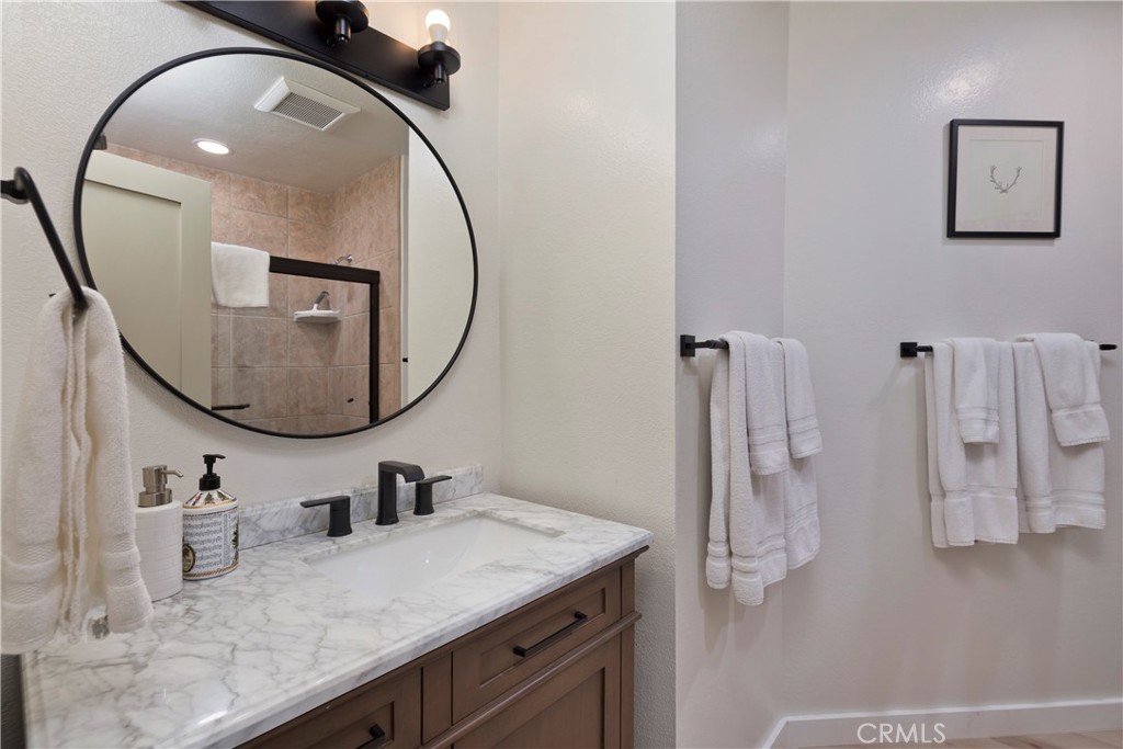 362 Old Mammoth Road, Unit 47 Mammoth Lakes, CA 93546 - Photo 22 of 39 Downstairs Full Bathroom