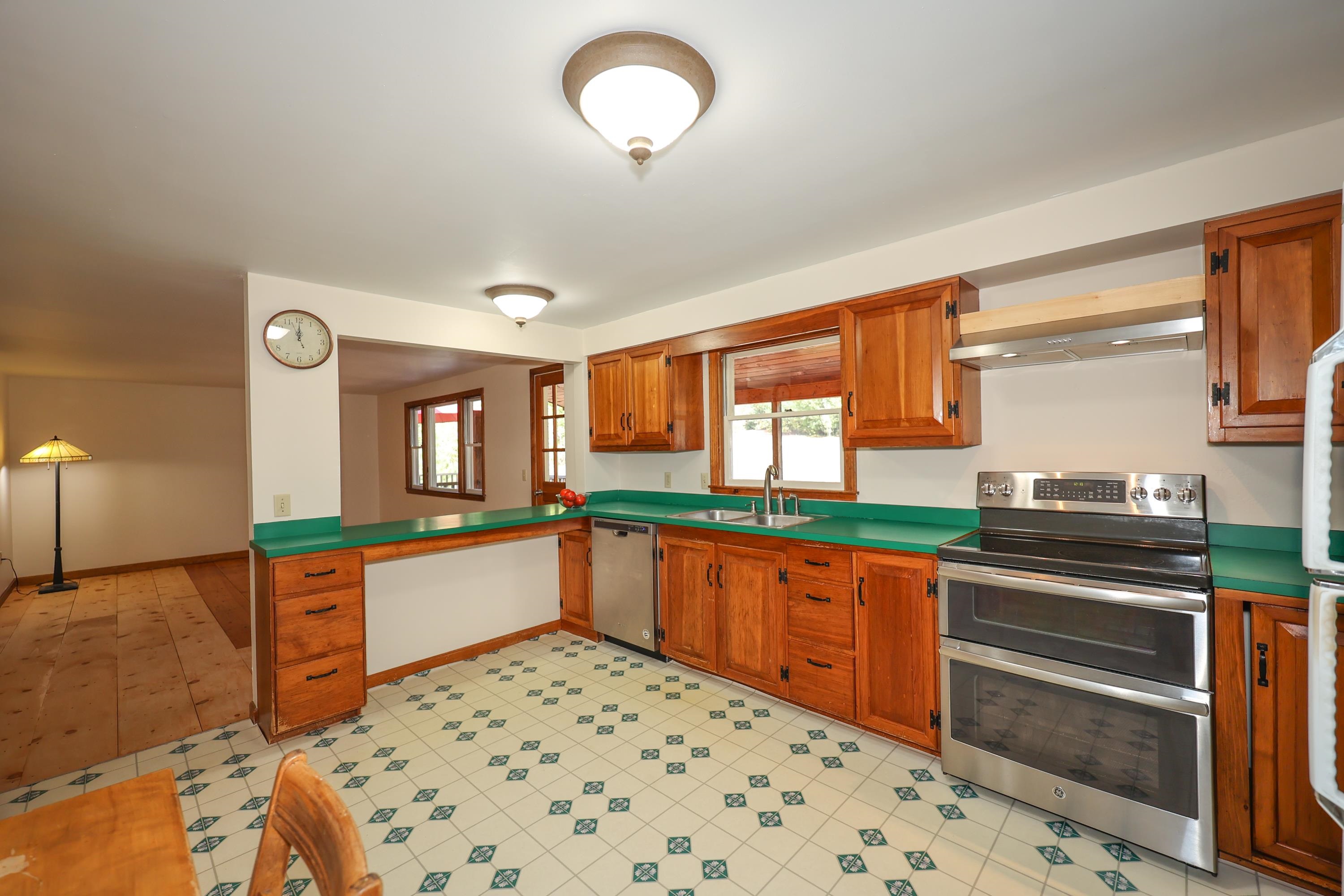 1037 Upper Straw Road Hopkinton, NH 03229 - Photo 5 of 37