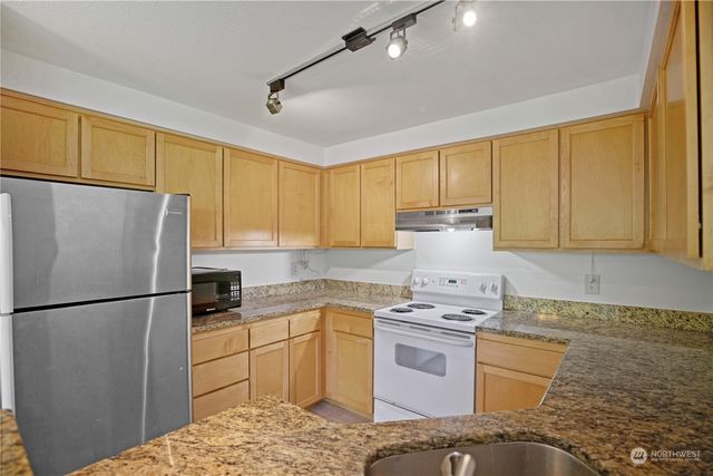 $400,000 | 10012 Northeast 120th Lane, Unit D202, Kirkland, WA 98034