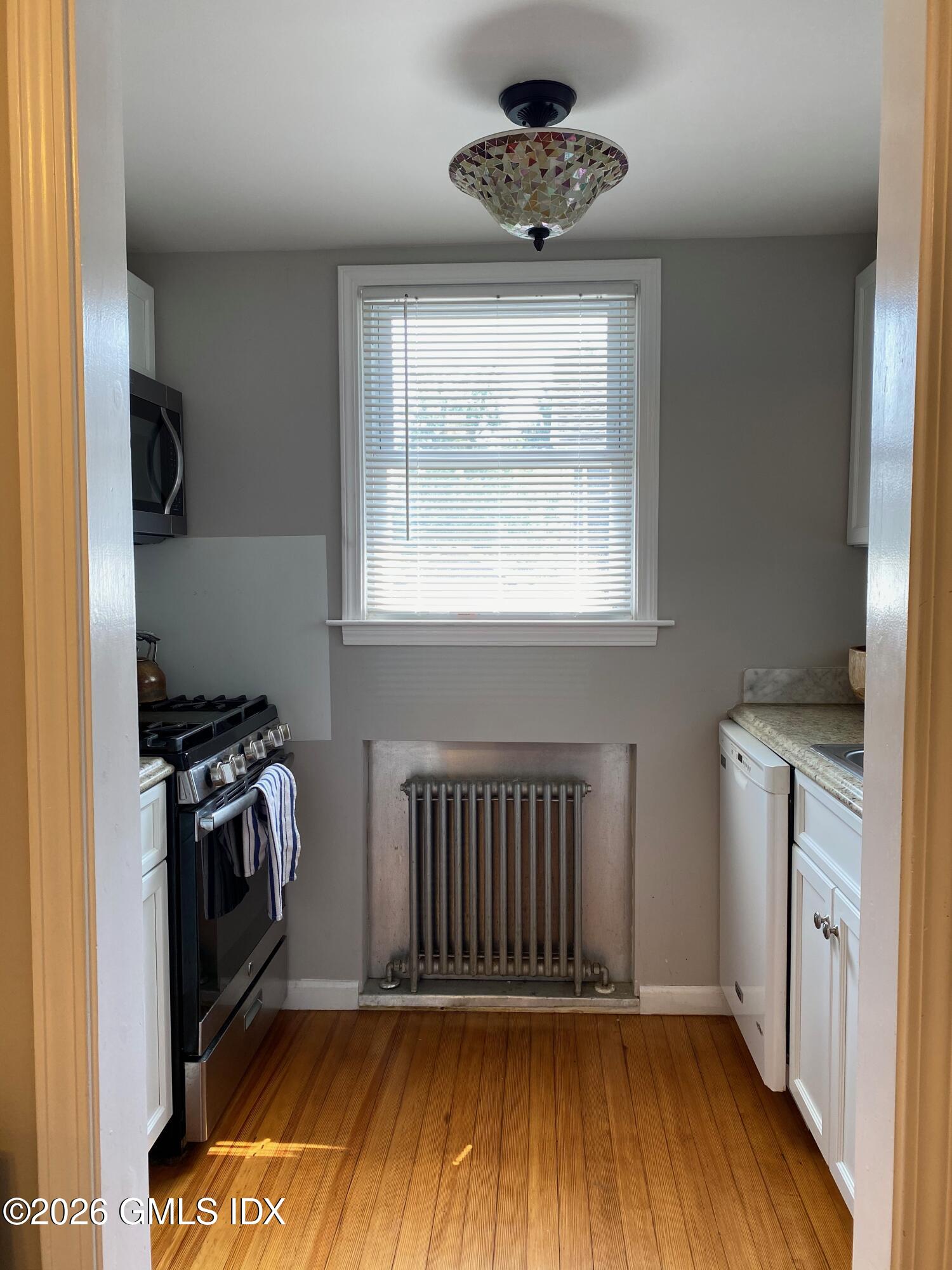 22 Division Street Greenwich, CT 06830 - Photo 11 of 29 a view of an empty room with a kitchen