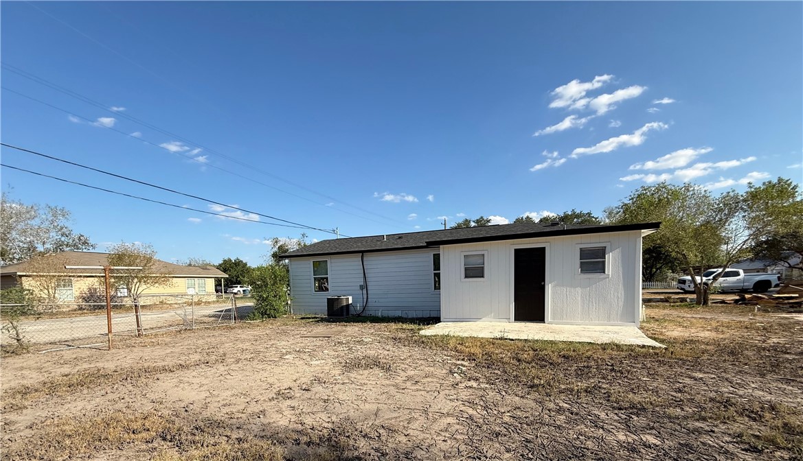 400 Austin Street George West, TX 78022 - Photo 12 of 23 a view of a house with a patio