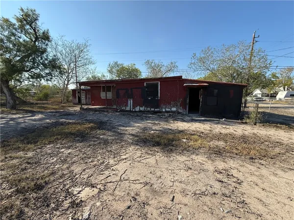 $149,900 | 400 Austin Street, George West, TX 78022
