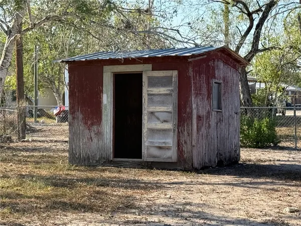 $149,900 | 400 Austin Street, George West, TX 78022