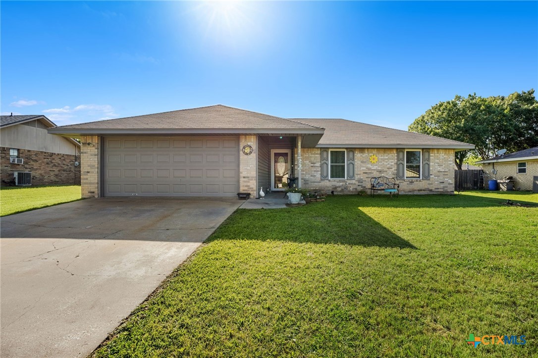 232 Thompson Circle Lorena, TX 76655 - Photo 2 of 35 Close up of Property