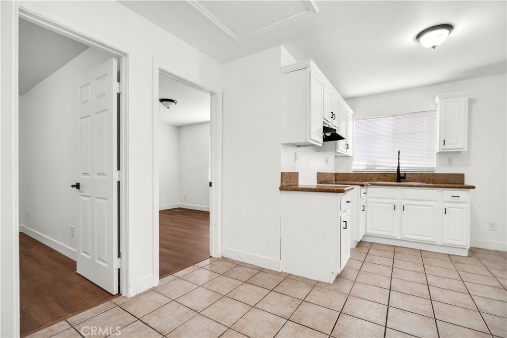 125 West Tichenor Street Compton, CA 90220 - Photo 11 of 25 Unit A Kitchen