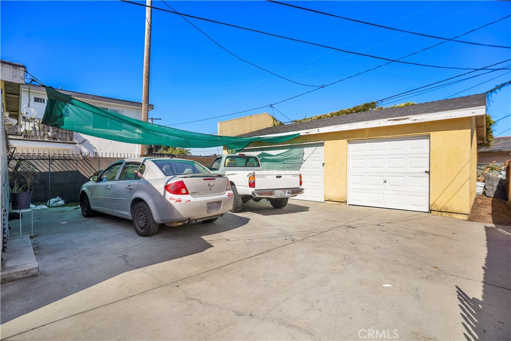 125 West Tichenor Street Compton, CA 90220 - Photo 20 of 25 Garage