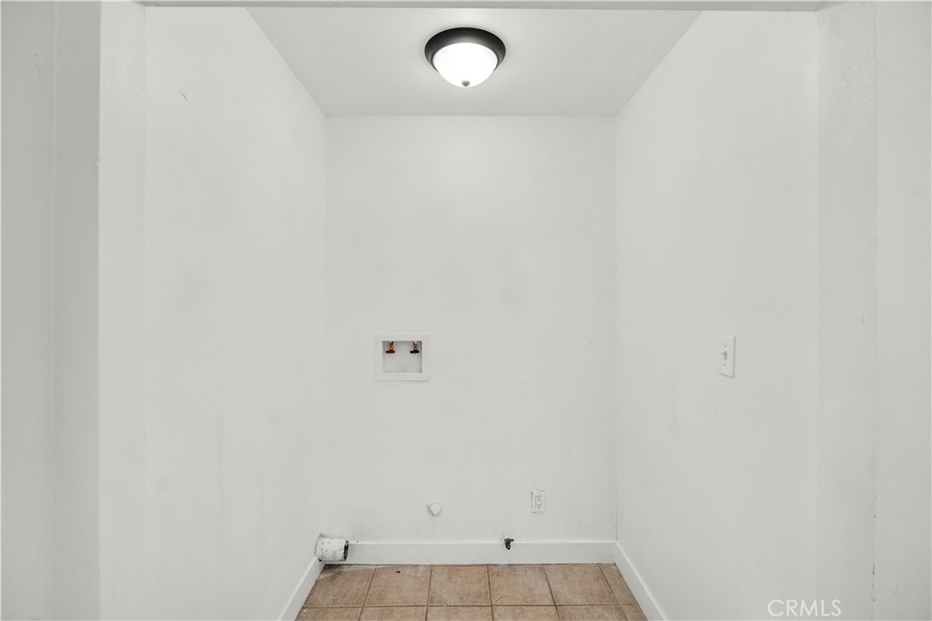 125 West Tichenor Street Compton, CA 90220 - Photo 5 of 25 Unit A laundry room