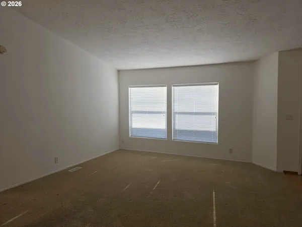 $129,000 | 15768 Southeast Powell Boulevard, Unit 28, Portland, OR 97236