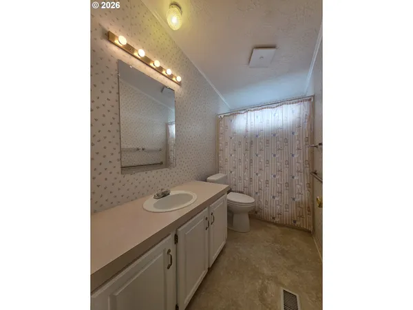 $129,000 | 15768 Southeast Powell Boulevard, Unit 28, Portland, OR 97236