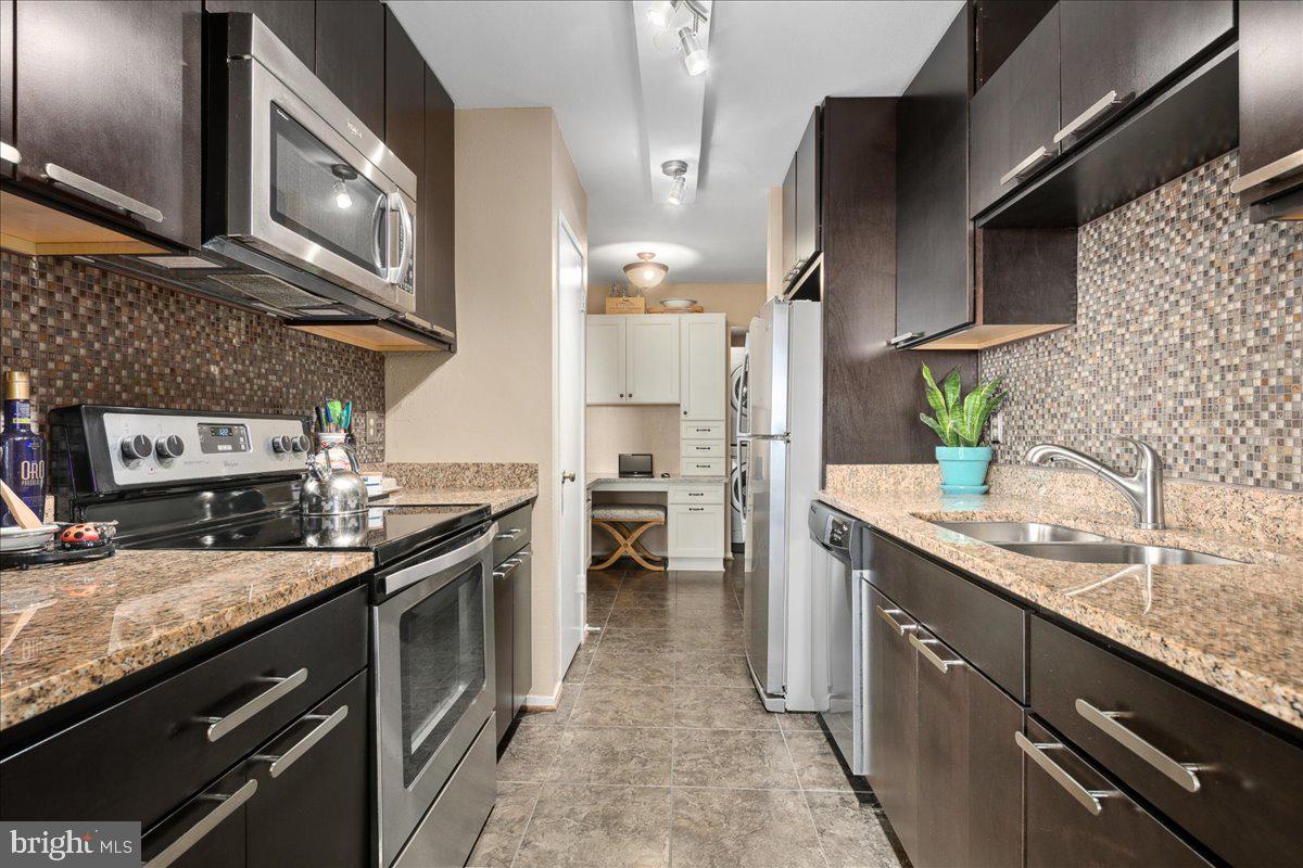 6101 Edsall Road, Unit 911 Alexandria, VA 22304 - Photo 17 of 62 Gallery Image 17