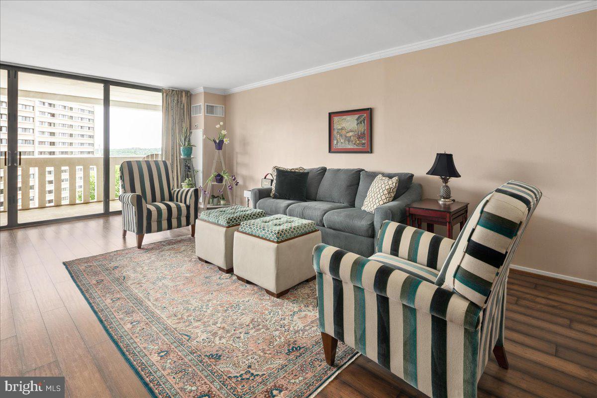 6101 Edsall Road, Unit 911 Alexandria, VA 22304 - Photo 4 of 62 Gallery Image 4