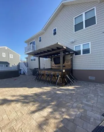 $1,200,000 | 3 Neptune Place, Massapequa, NY 11758