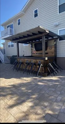 $1,200,000 | 3 Neptune Place, Massapequa, NY 11758