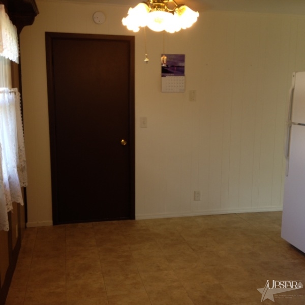 135 South Park Lane Butler, IN 46721 - Photo 9 of 27 Gallery Image 9