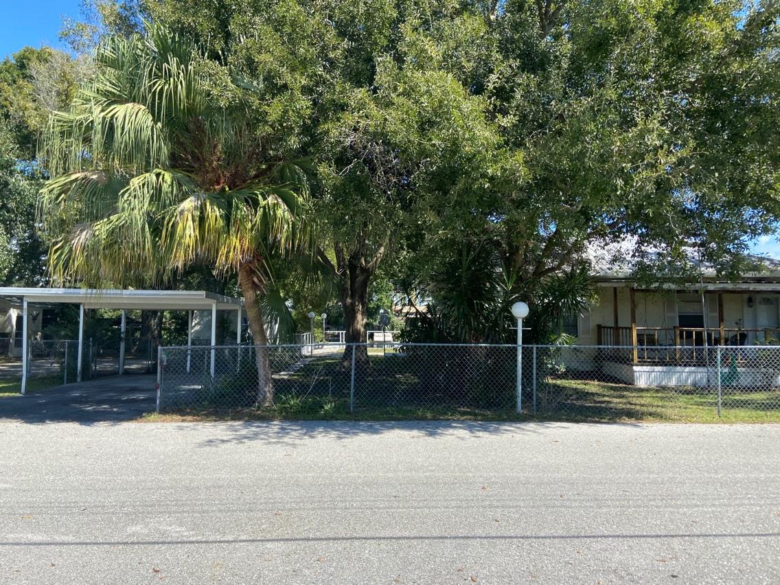 1099 Southeast 7th Street Okeechobee, FL 34974 - Photo 2 of 51 2