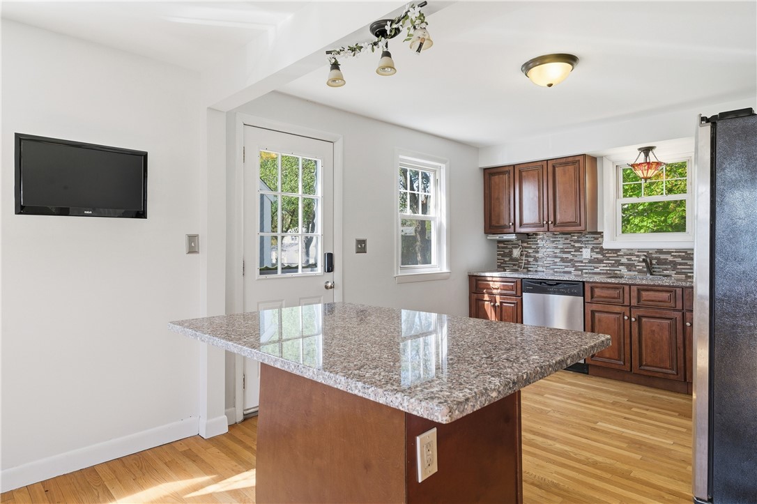 244 Williams Street Cumberland, RI 02864 - Photo 6 of 33