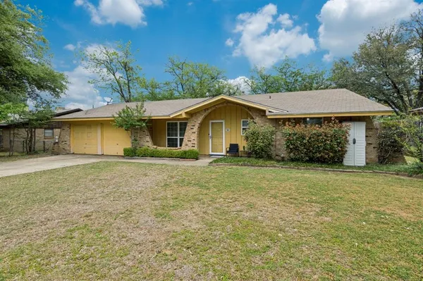 $305,000 | 1008 Sherwood Drive, Bedford, TX 76022