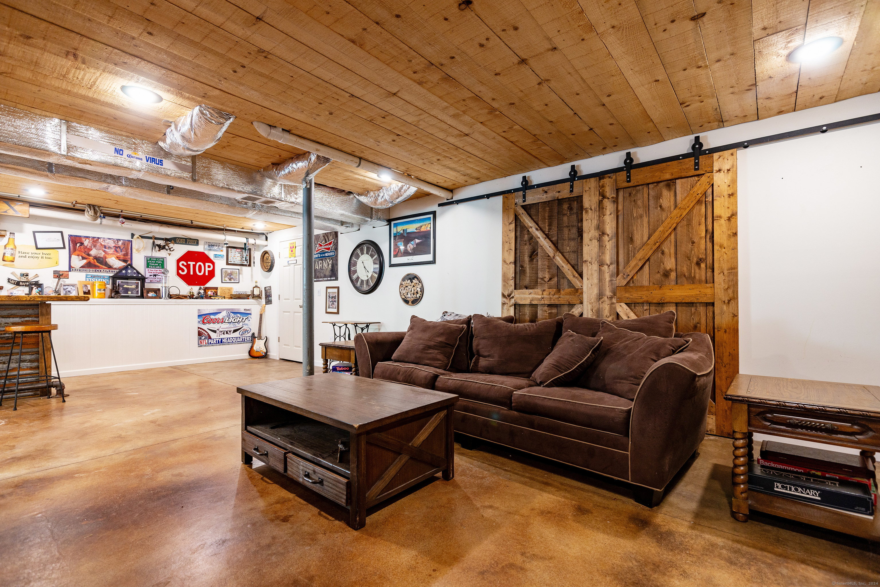 127 Massapeag Road Montville, CT 06382 - Photo 28 of 39 a living room with furniture