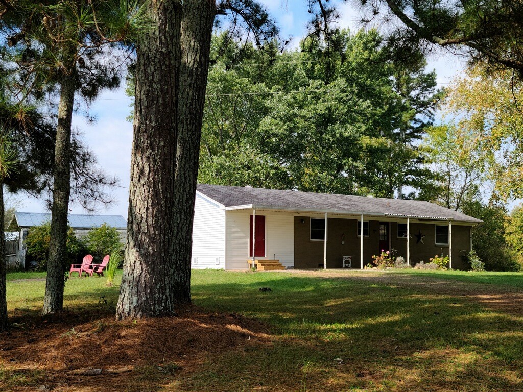 26 Morris Road Leoma, TN 38468 - Photo 3 of 13 a front view of a house with a garden