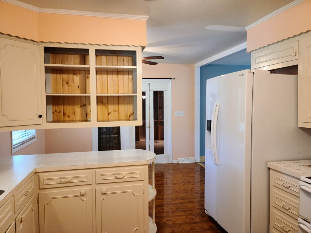 26 Morris Road Leoma, TN 38468 - Photo 4 of 13 a kitchen with stainless steel appliances a refrigerator and cabinets