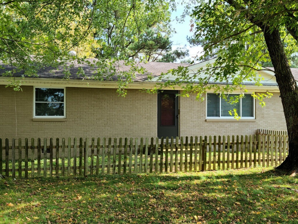 26 Morris Road Leoma, TN 38468 - Photo 7 of 13 a front view of a house with a garden