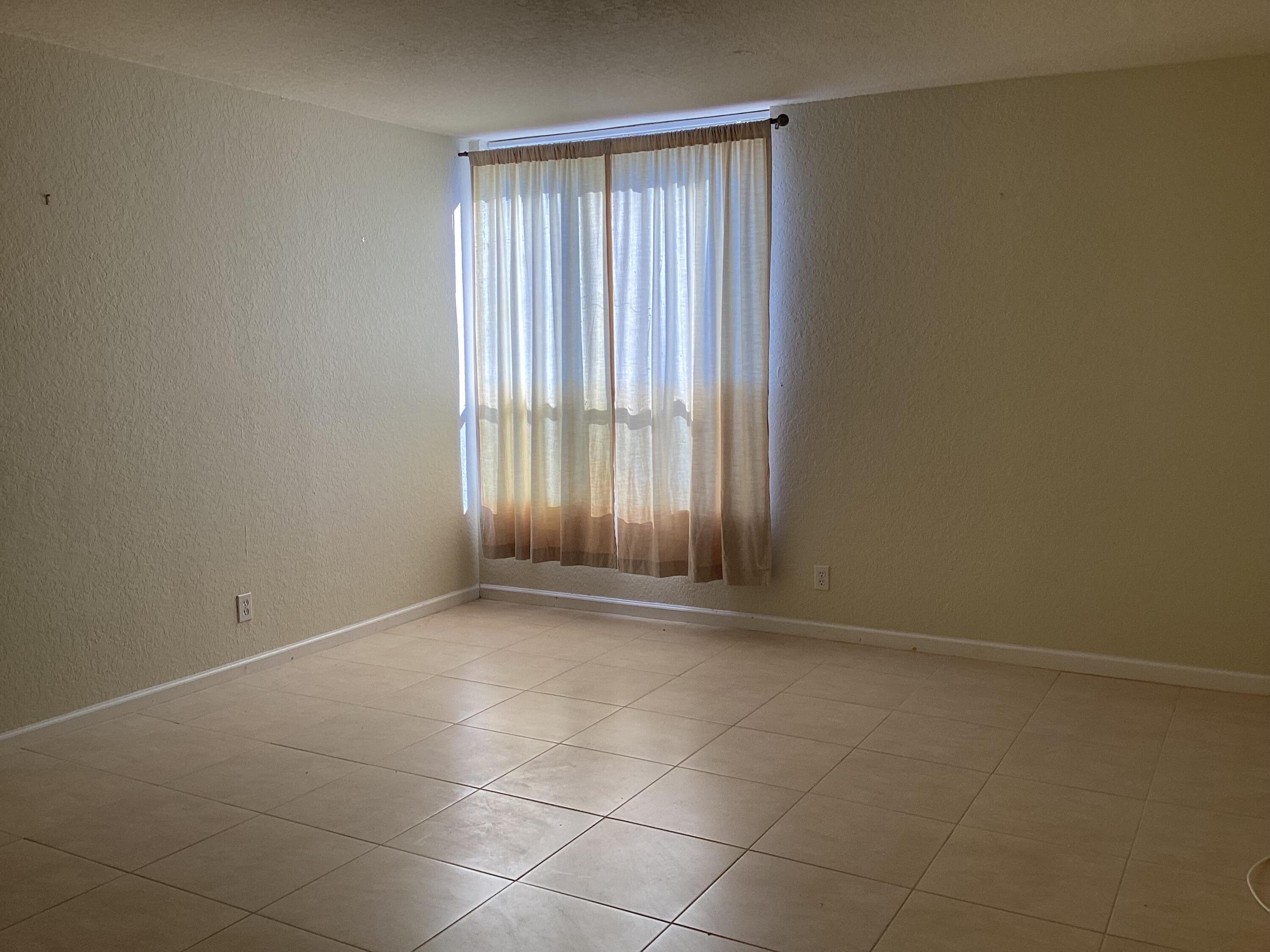 1000 Spanish River Road, Unit 3K Boca Raton, FL 33432 - Photo 11 of 32 IMG_3052