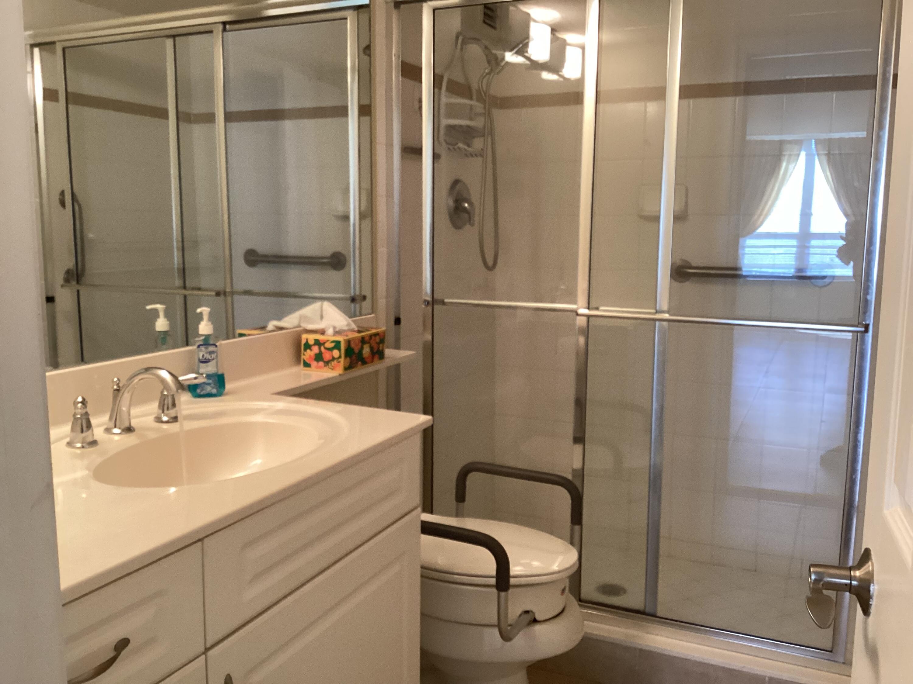 1000 Spanish River Road, Unit 3K Boca Raton, FL 33432 - Photo 17 of 32 IMG_3056