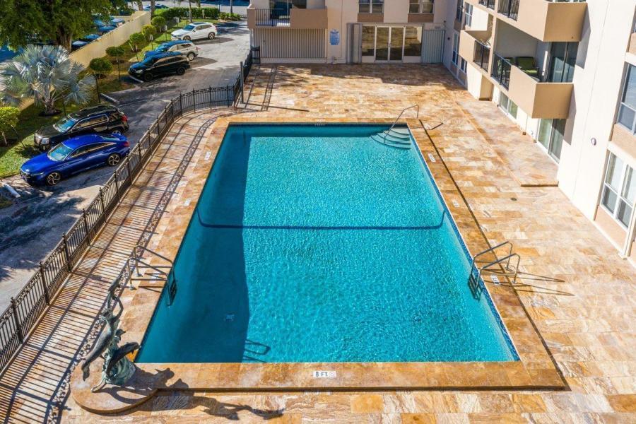 1000 Spanish River Road, Unit 3K Boca Raton, FL 33432 - Photo 29 of 32 boca view pool deck