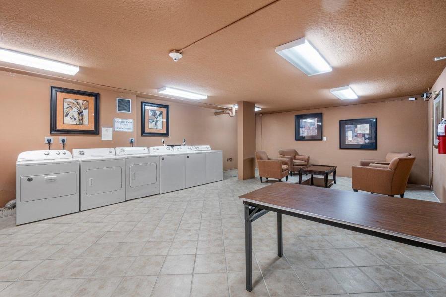 1000 Spanish River Road, Unit 3K Boca Raton, FL 33432 - Photo 30 of 32 boca view laundry room