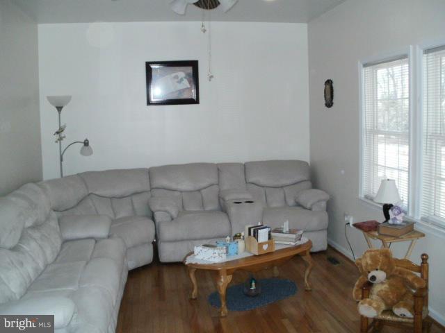 15063 Millbank Road King George, VA 22485 - Photo 18 of 29 Living Room