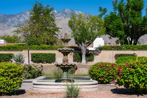$279,000 | 505 South Farrell Drive, Unit D18, Palm Springs, CA 92264
