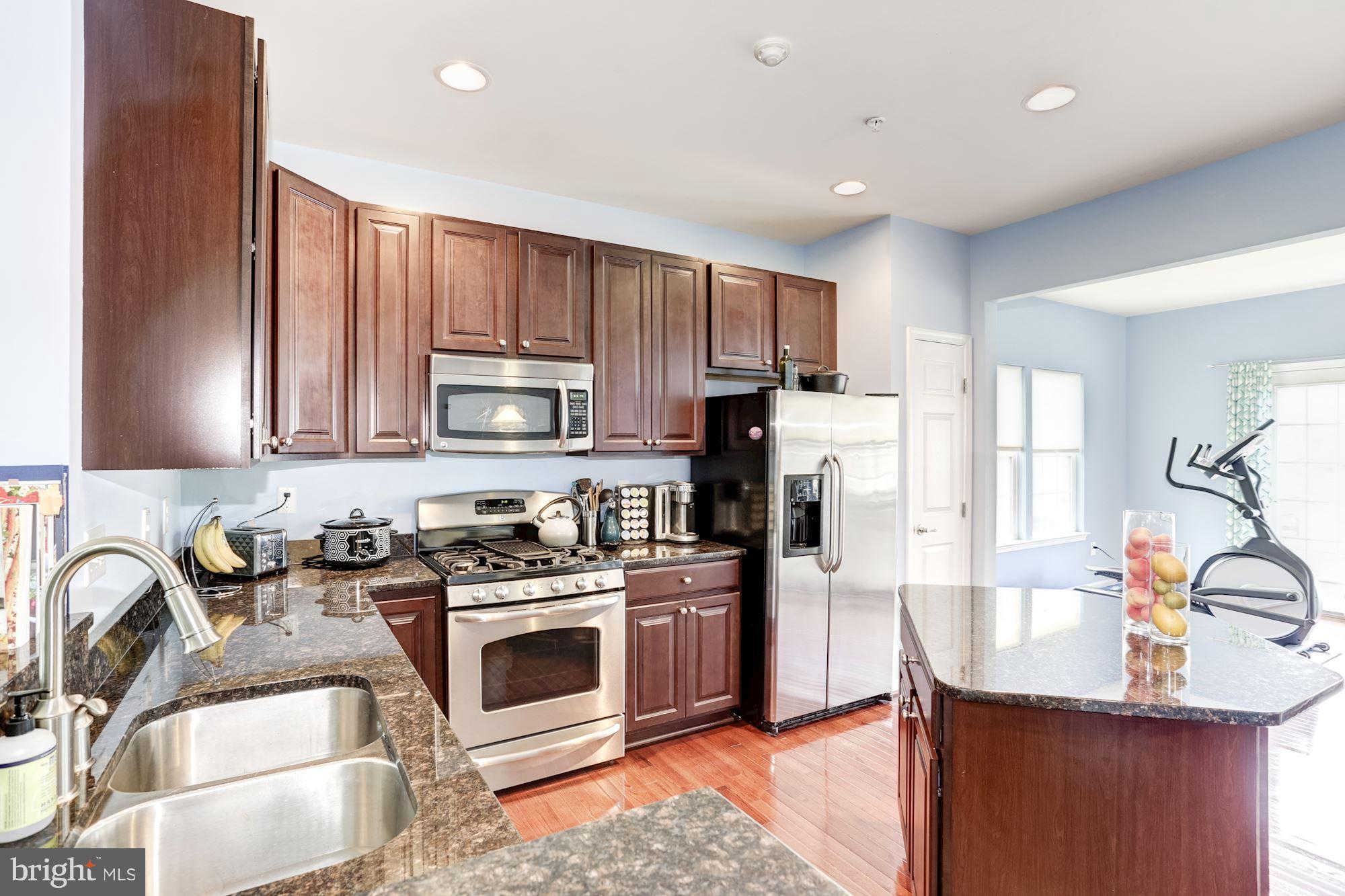 2064 Spring Run Circle Frederick, MD 21702 - Photo 9 of 30 Kitchen