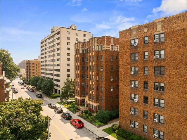 $230,000 | 807 West 48th Street, Unit 404, Kansas City, MO 64112