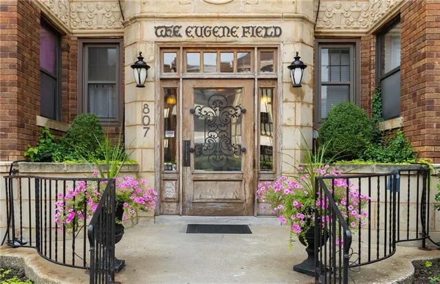 $230,000 | 807 West 48th Street, Unit 404, Kansas City, MO 64112