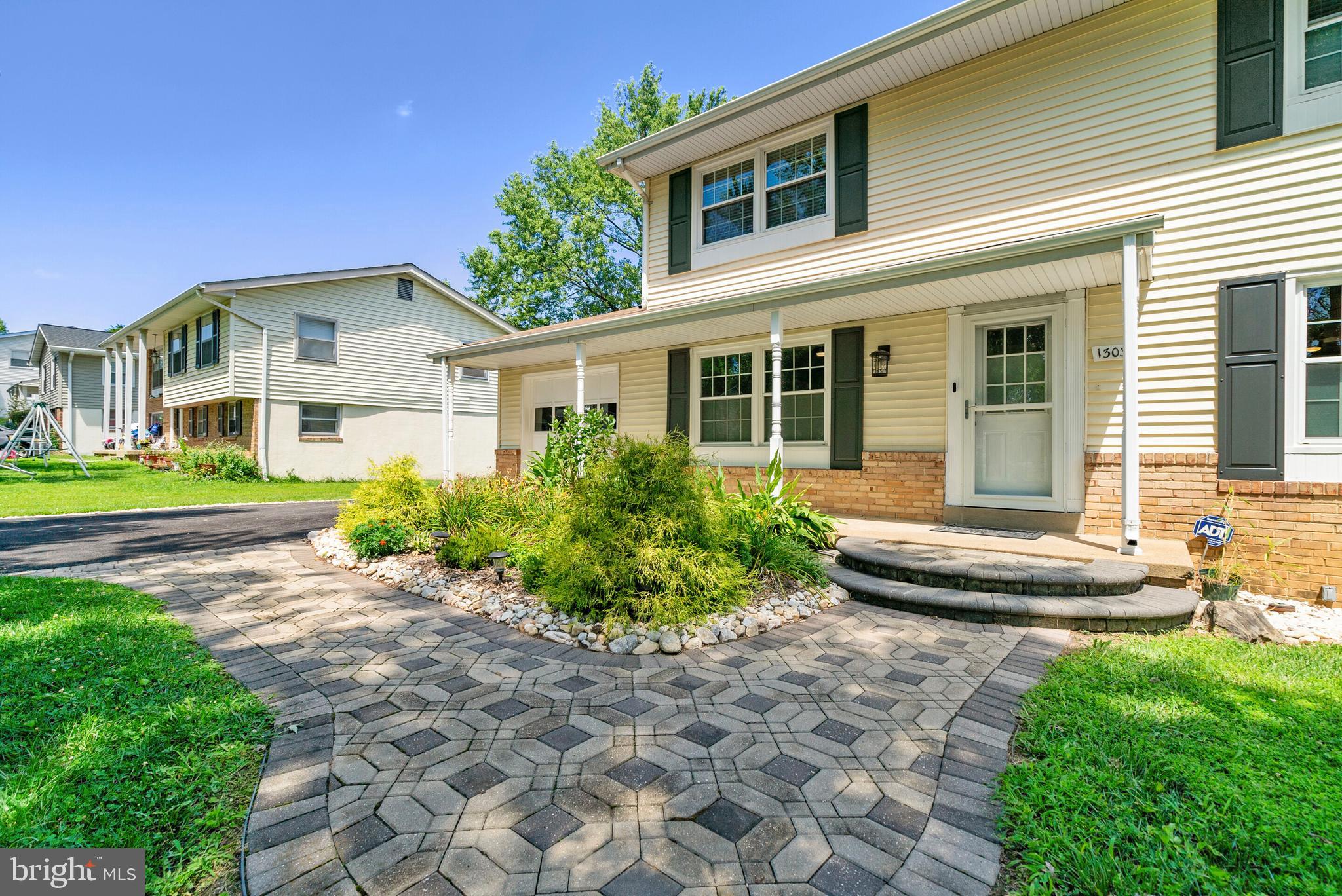 1303 East Lee Road Sterling, VA 20164 - Photo 2 of 41 Gallery Image 2