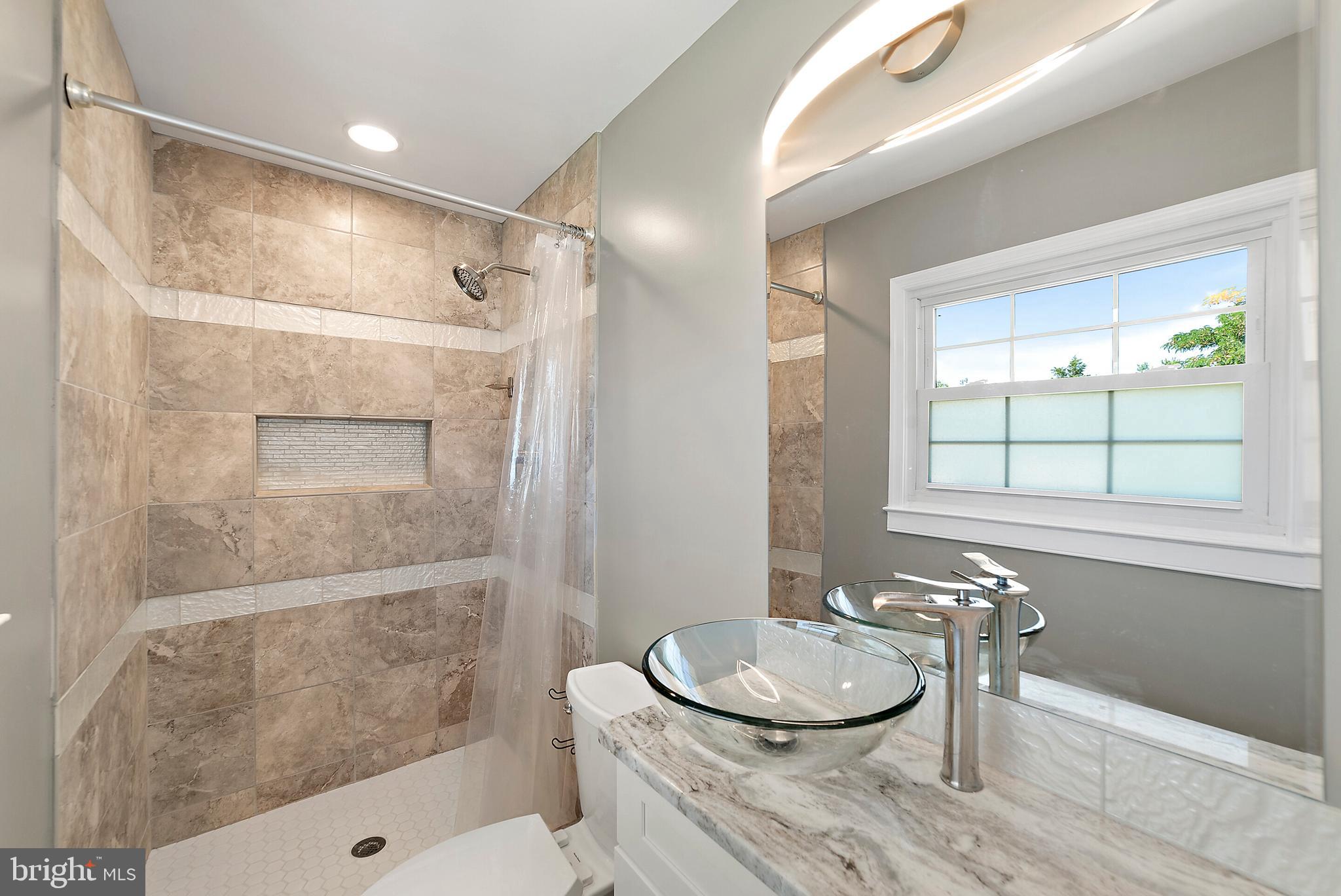 1303 East Lee Road Sterling, VA 20164 - Photo 22 of 41 Master Bathroom