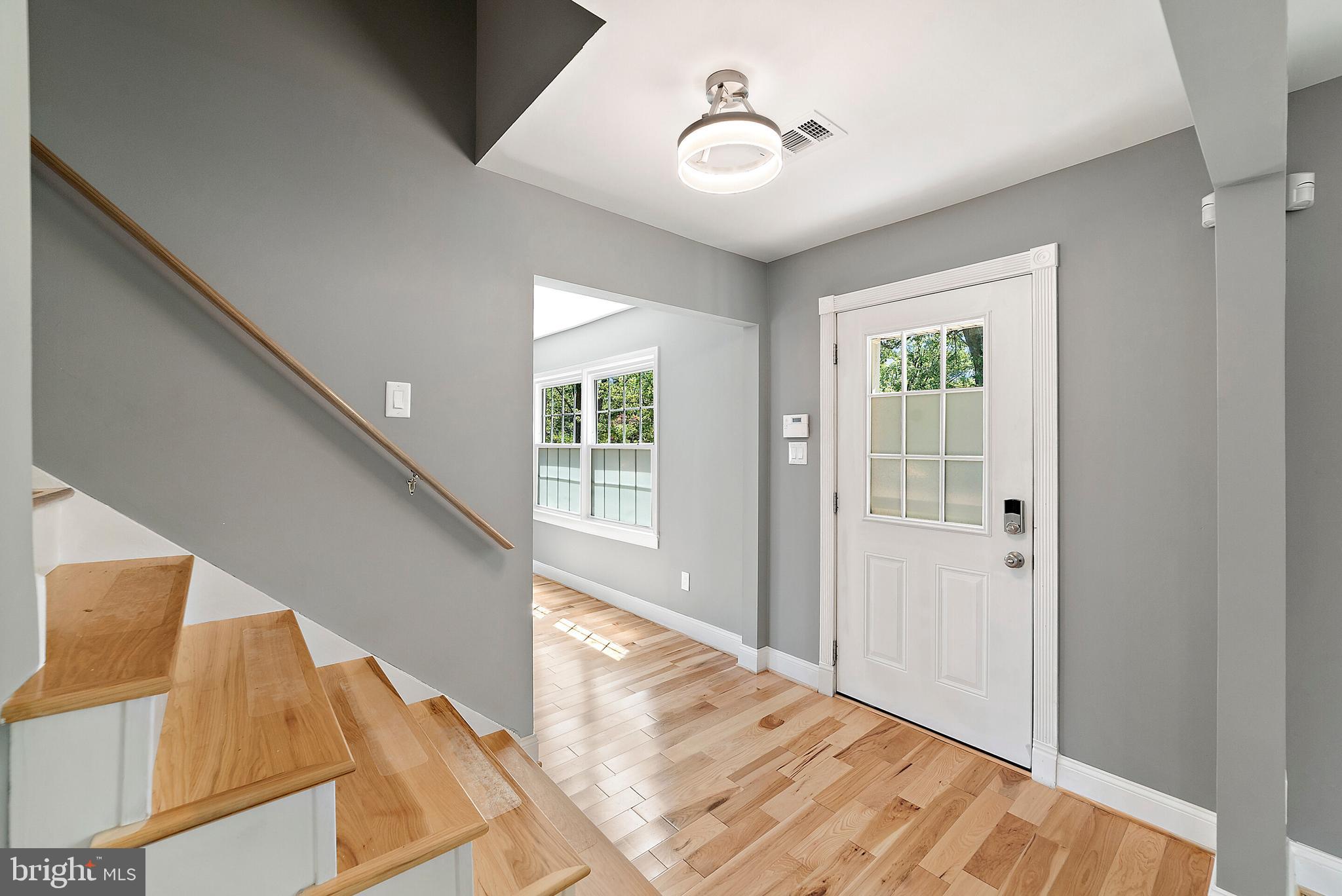 1303 East Lee Road Sterling, VA 20164 - Photo 4 of 41 Gallery Image 4