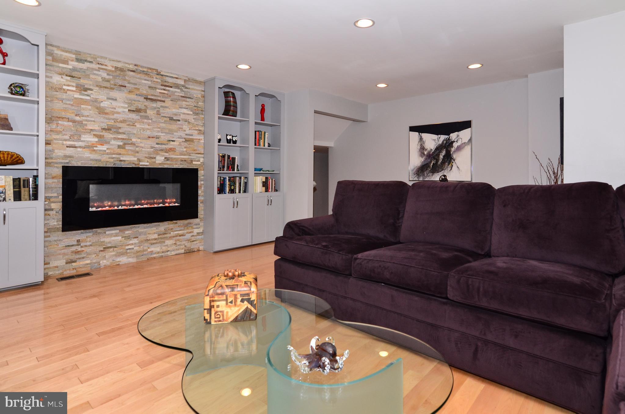10920 Thanlet Lane Reston, VA 20190 - Photo 13 of 30 Amazing Electric FP w/Stacked Stone Surround.